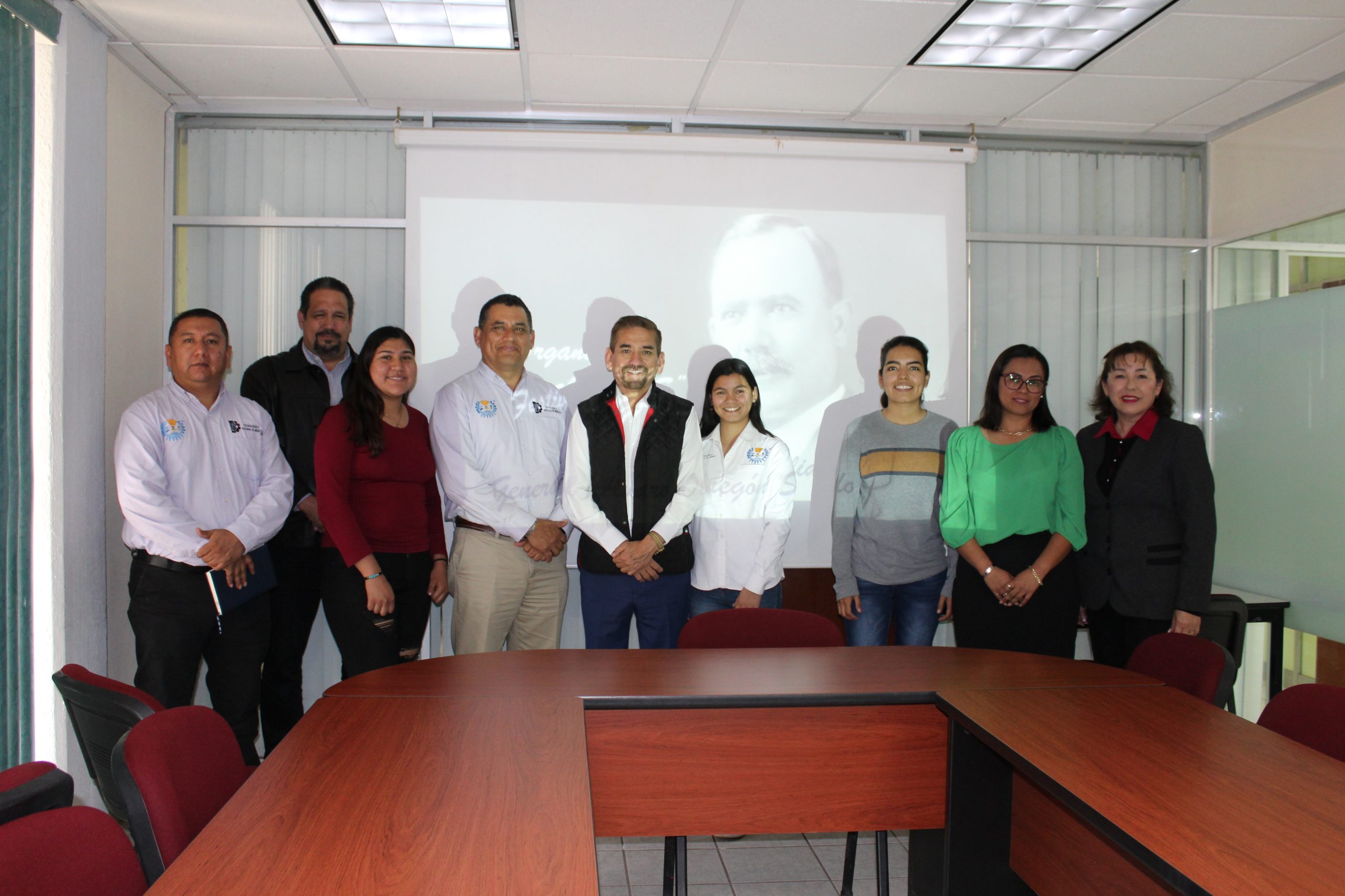 Director y estudiantes del TecNM Campus Huatabampo se reúnen con Presidente Municipal para presentar proyecto de turismo