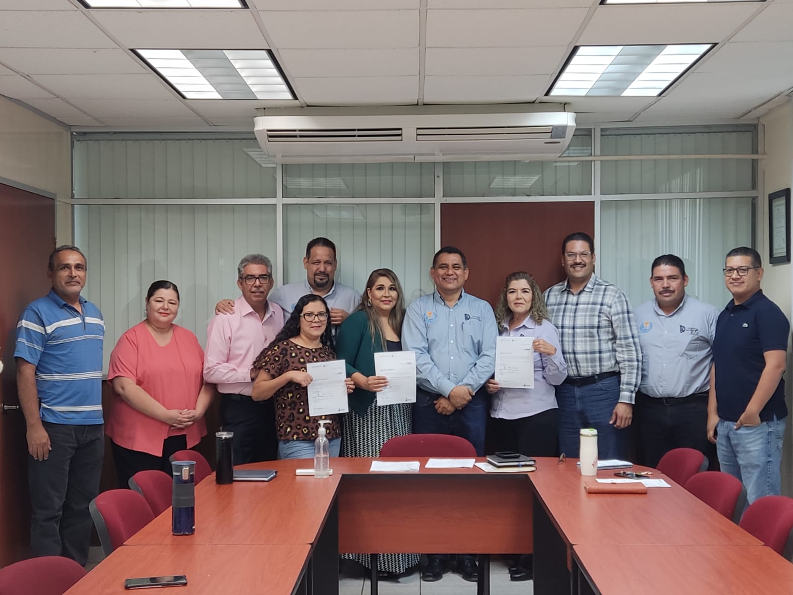 Entrega de Nombramientos y Agradecimientos de oficina a personal del ITHUA