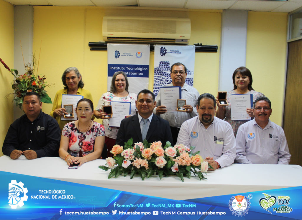 Personal del TecNM Campus Huatabampo recibe medalla por 30 años de Servicio en la SEP