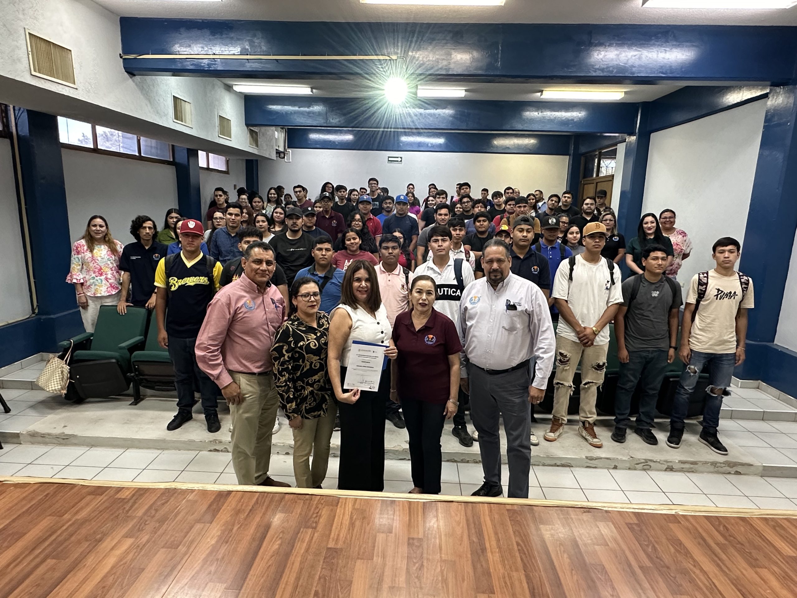 Conferencia “Una Historia que Inspira” de Ross Coronado Motiva a Estudiantes de Octavo Semestre en el IT Huatabampo