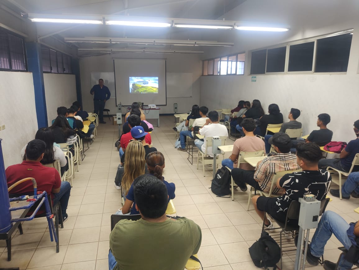 Estudiantes de Metal-Mecánica participan en la conferencia “Mantenimiento Industrial”