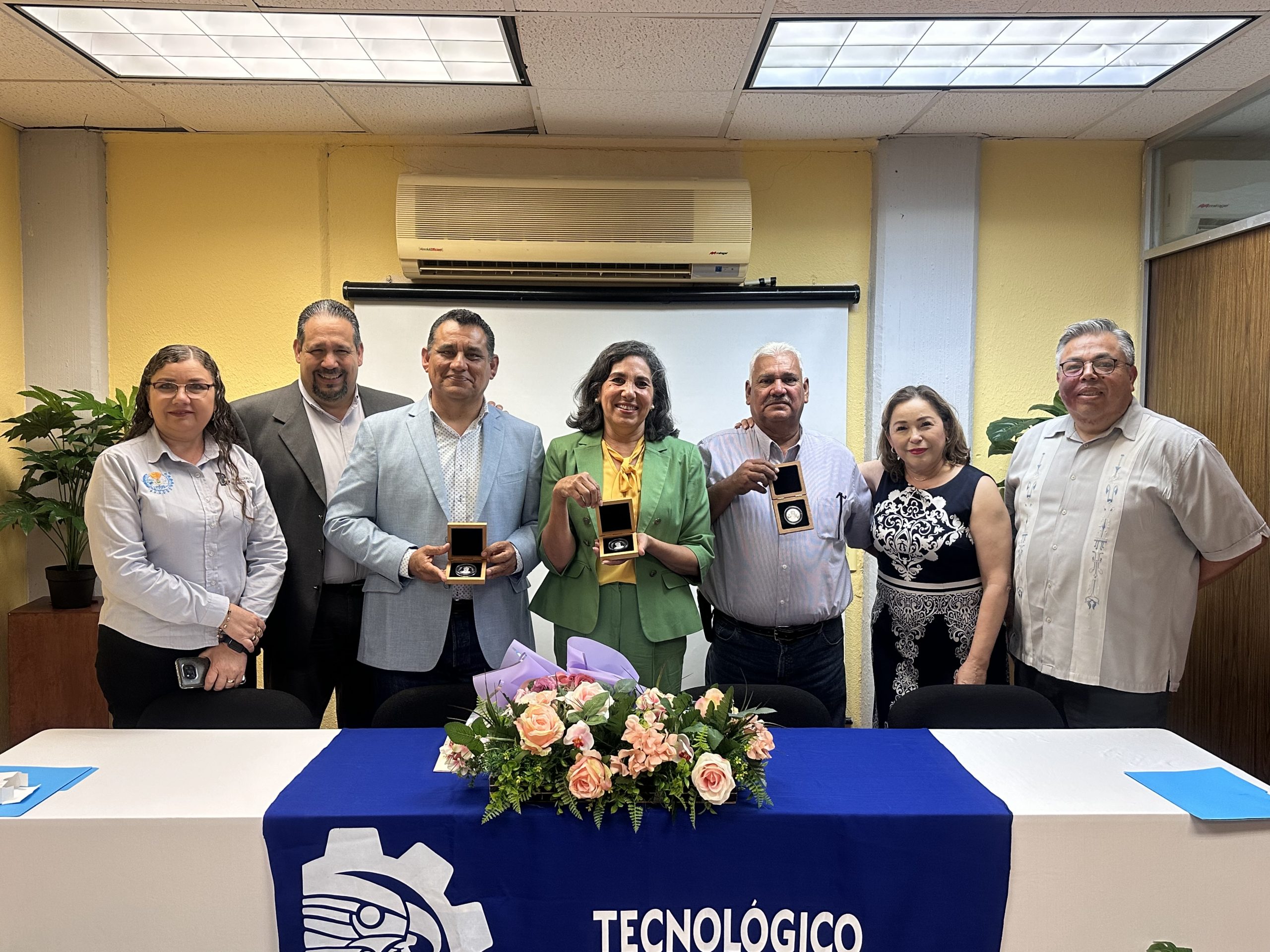 Emotiva ceremonia de entrega del “Premio Rafael Rodríguez 2025” por 30 años de servicio a la SEP