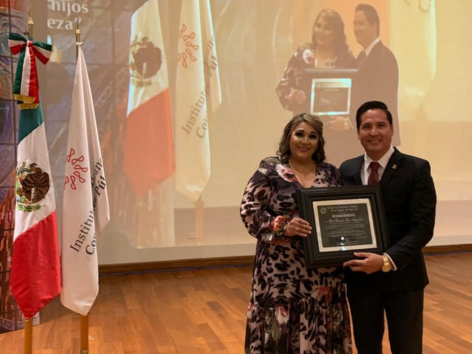 Reconocen a la C.P. Margarita Alicia Anduaga Cota en la 44 Semana de la Contaduría 2025