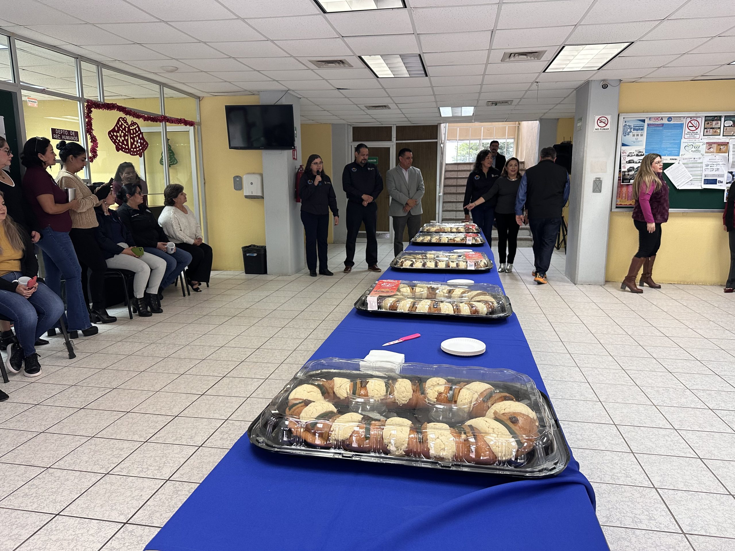 ITHUA celebra el tradicional Día de Reyes con la partida de rosca