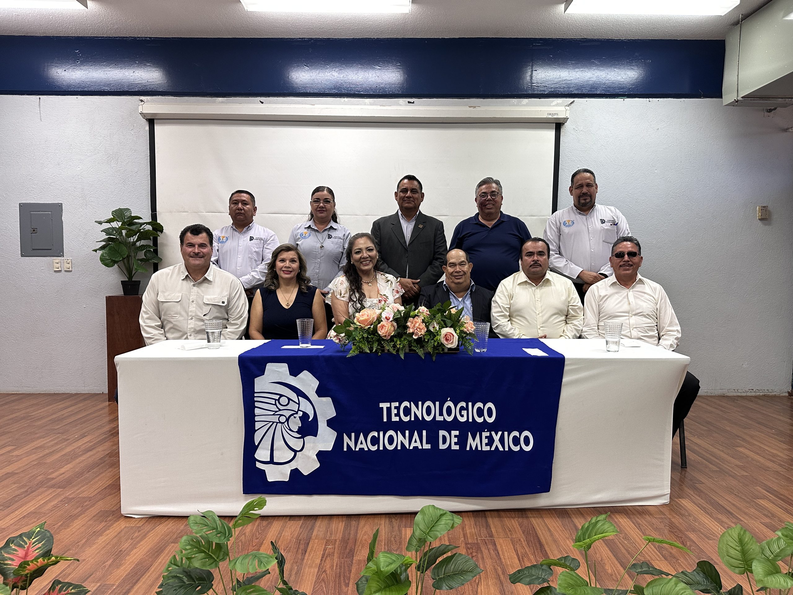 ITHUA reconoce a docentes por 30 años de servicio a la Secretaría de Educación Pública