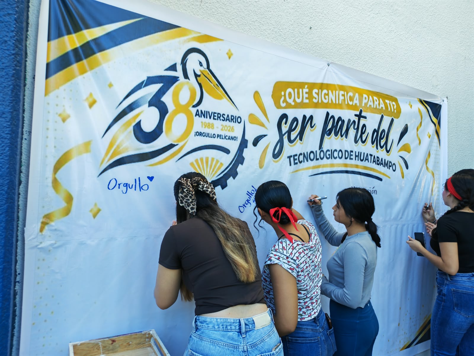 El ITHUA celebra sus 38 años con el Muro Conmemorativo “Deja tu huella en esta historia”