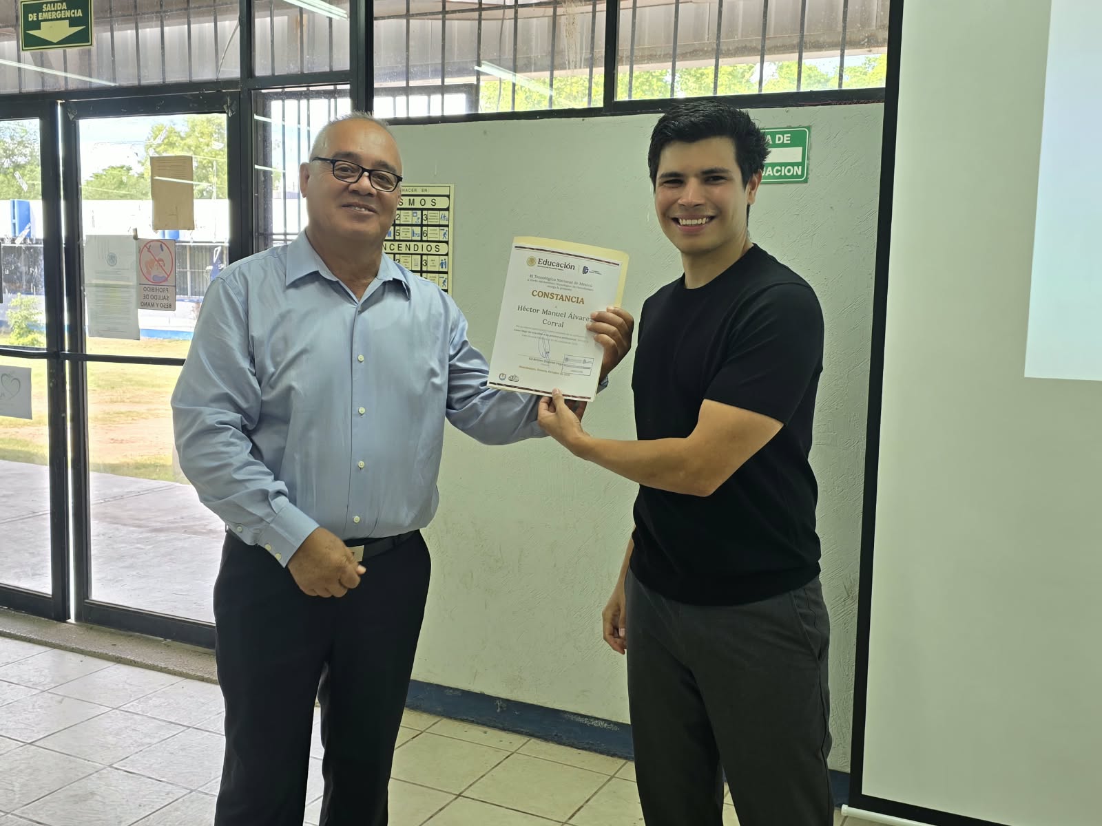Estudiantes de Ingeniería en Mecatrónica exploran el camino de una idea a un producto profesional