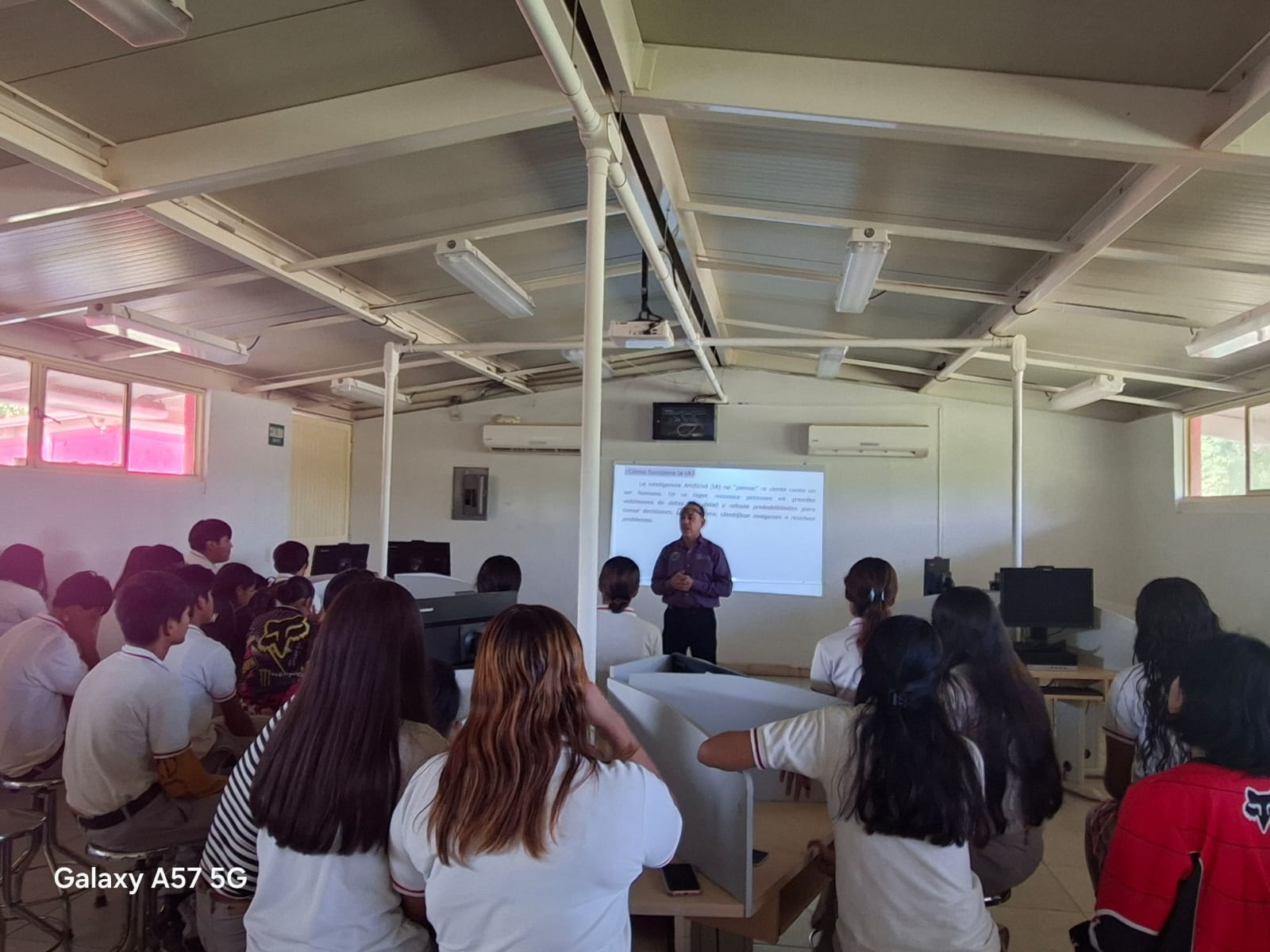 ITHUA comparte conocimientos sobre inteligencia artificial en la Semana de Ciencia y Tecnología de CECyTES